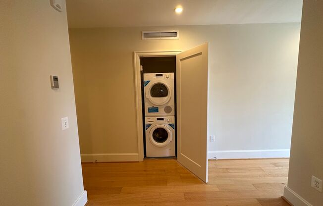 1 bed, 1 bath, $2,500, Unit 715