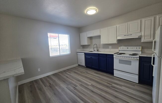 2 beds, 2 baths, 875 sqft, $1,455.5, Unit 5