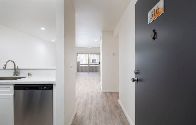 2 beds, 2 baths, 965 sqft, $2,995, Unit 316