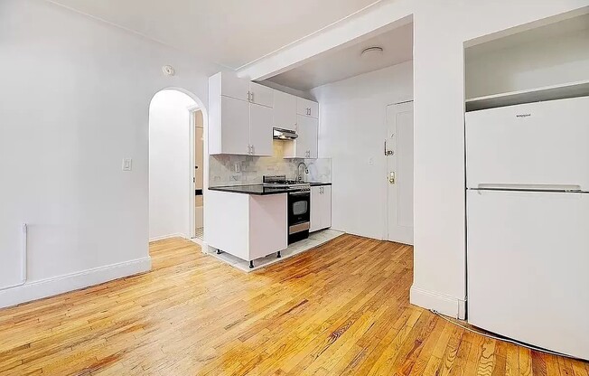 1004 2 AVE