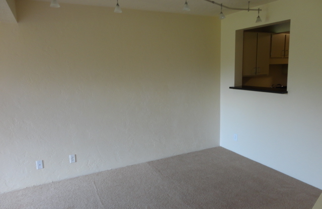 2 beds, 1.5 baths, 1,100 sqft, $1,697, Unit 1815