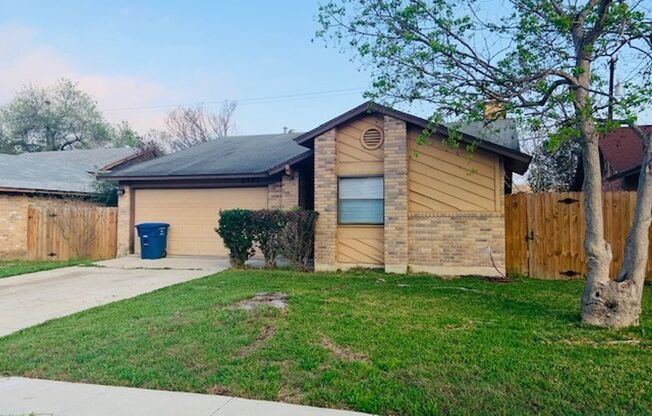 3 Bedroom/ 2 Bath Home Near Randolph AFB!