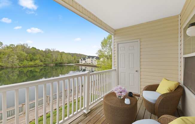 Private balcony that overlooks lake