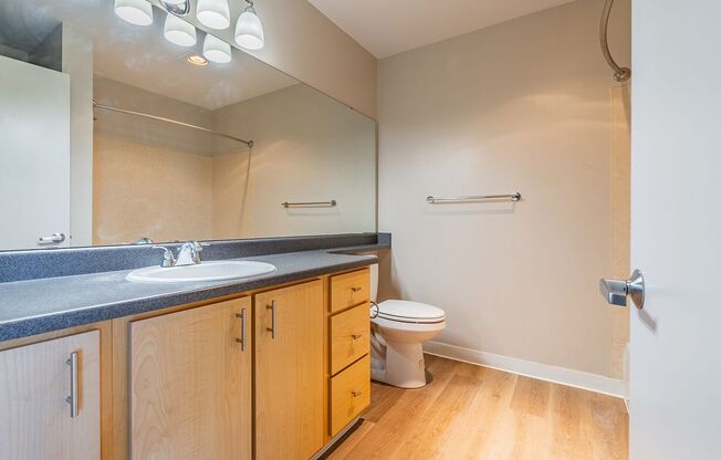 Studio, 1 bath, 660 sqft, $1,595, Unit B602