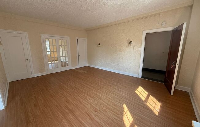 Studio, 1 bath, 308 sqft, $1,175, Unit Bayard Manor 301