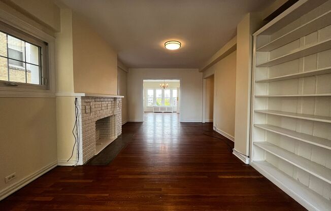 2 beds, 1 bath, 1,245 sqft, $1,950, Unit Old King Edward 68