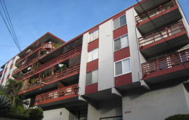 4220 Cesar Chavez Street (307r)