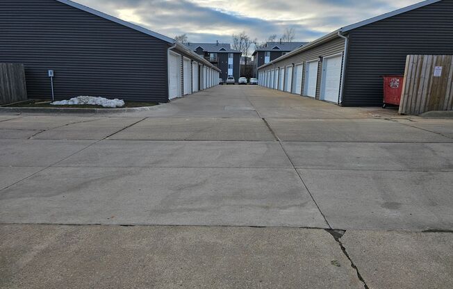 2 beds, 1 bath, $925, Unit 810