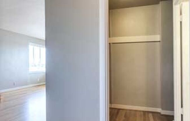 Studio, 1 bath, 360 sqft, $1,175, Unit 208