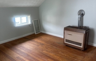 3 beds, 1 bath, 1,396 sqft, $1,500, Unit 2