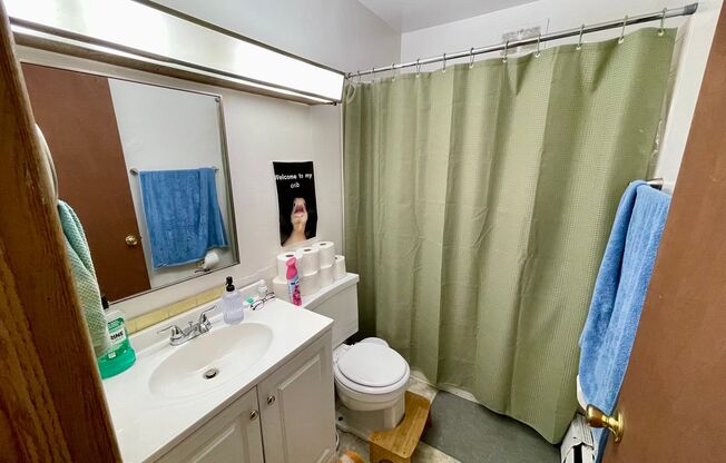 2 beds, 1 bath, $1,295, Unit 206