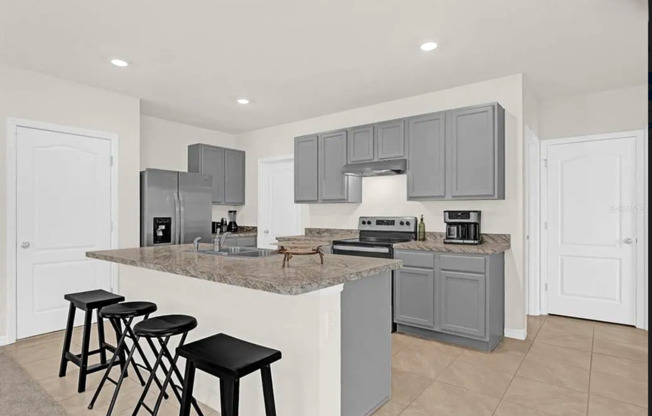 5 beds, 3 baths, $2,800