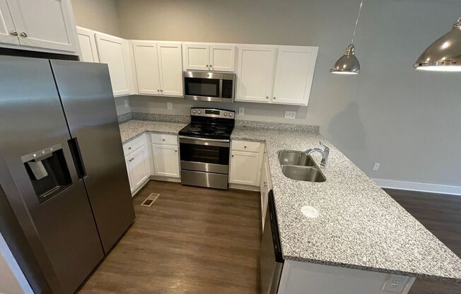 3 beds, 3.5 baths, 1,568 sqft, $2,505, Unit Unit 305