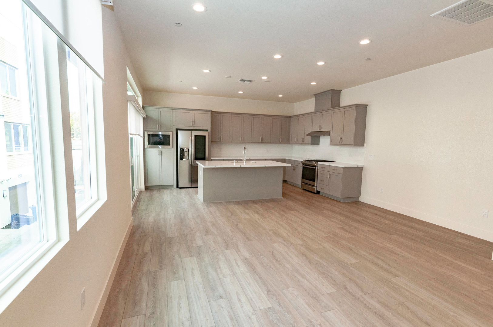 Available now! 2 bed 2.5 bath downtown San Jose Condo. 182 Nexus Loop