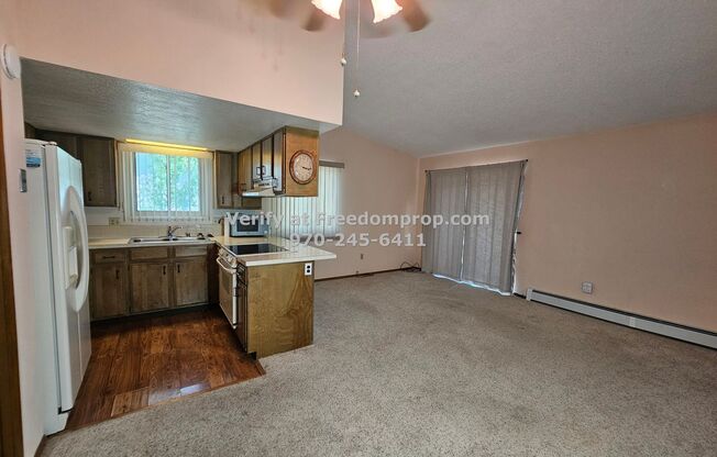 Great 2 bedroom 1.5 bath Duplex on the Redlands