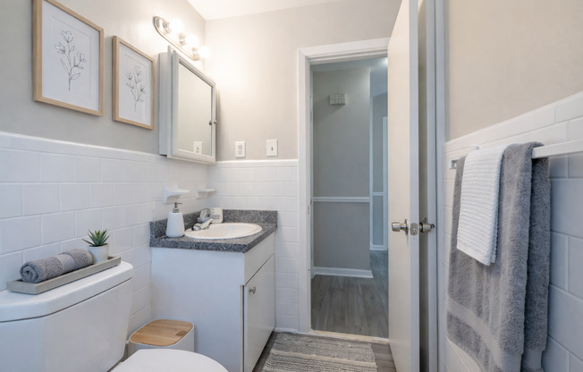 2 beds, 1 bath, 836 sqft, $1,340, Unit 1532-C