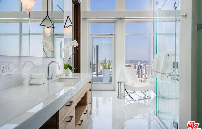 6 beds, 9.5 baths, 19,313 sqft, $80,000, Unit PH