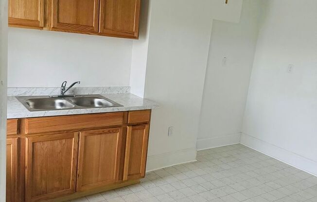 1 bed, 1 bath, $860, Unit 1st Fl