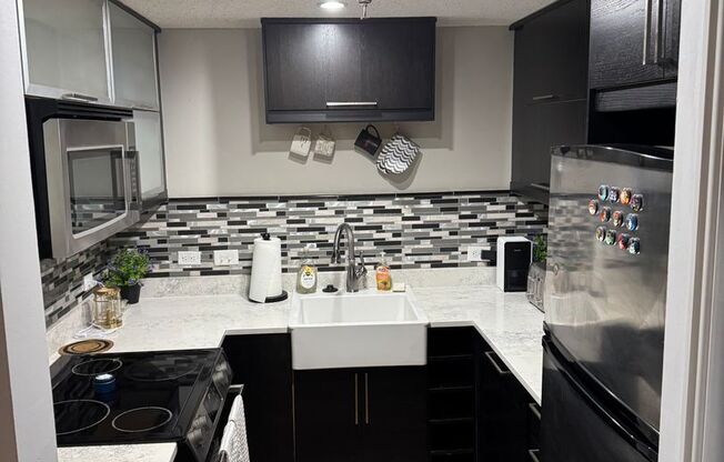 2 Bed/1 Bath FULLY Furnished Condo at City Heights!