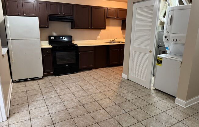 1 bed, 1 bath, $1,000, Unit 4850 #G1