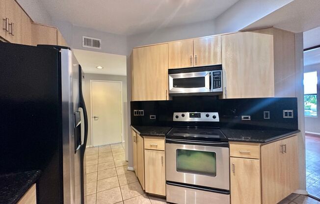 Luxury 2 Bed/2.5 Bath 2 Story Townhouse in Marina District in Downtown San Diego