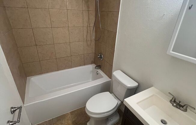 3 beds, 1 bath, $1,400