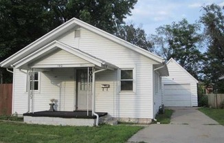 2 Bedroom Single Family Home Across from Daly Elementary School