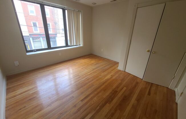 1 bed, 1 bath, 650 sqft, $1,695, Unit 2nd Floor