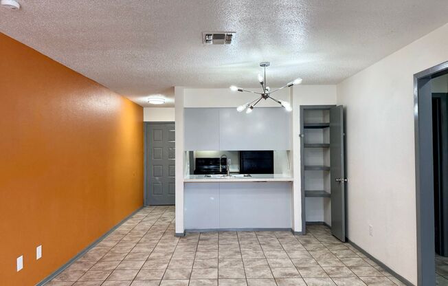 2 beds, 1 bath, 730 sqft, $850, Unit 26