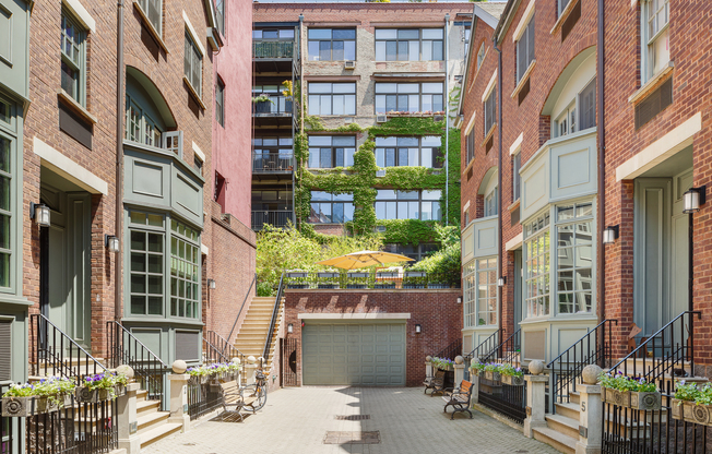 687 GREENWICH ST