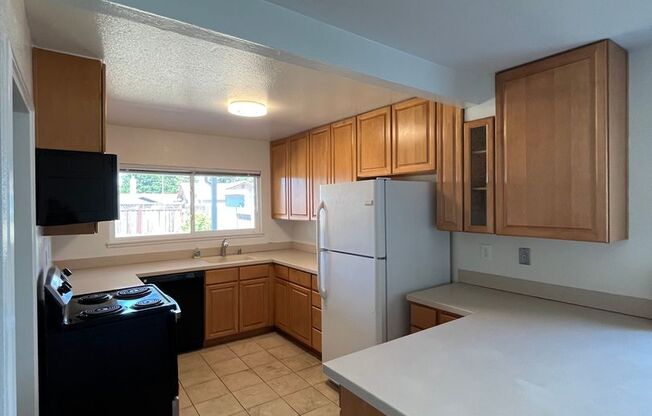 3 beds, 2 baths, $3,285