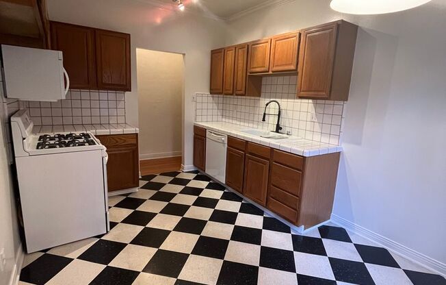 1 bed, 1 bath, 800 sqft, $2,475, Unit 3