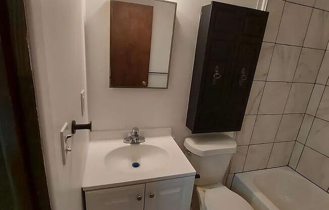 1 bed, 1 bath, 325 sqft, $1,095, Unit UNIT 6 *