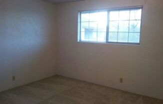 2 beds, 1 bath, $1,250, Unit 05