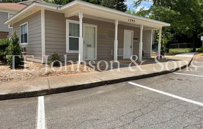 2 beds, 1 bath, $830, Unit 1395 HILLSIDE GARDEN-1395 H