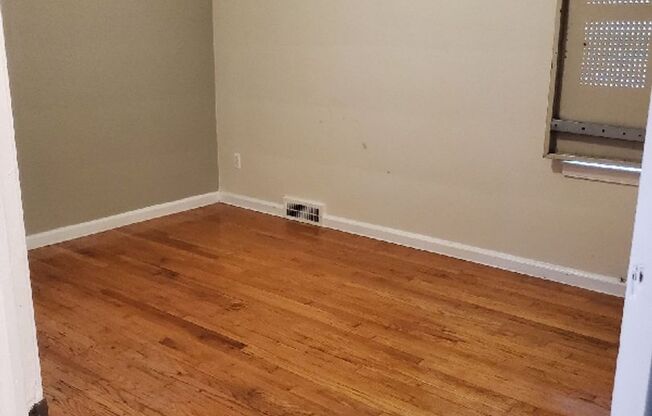 3 beds, 1 bath, $1,200