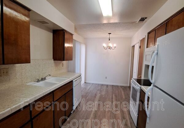 6238 N FRESNO ST