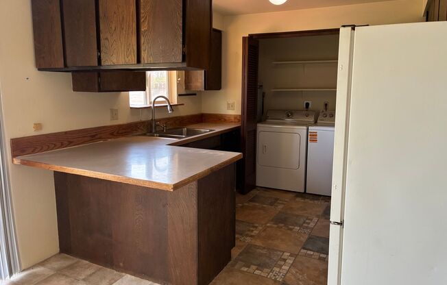 2121 E Viewmont Dr