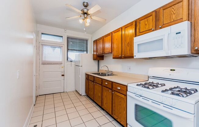 2 beds, 1 bath, $1,750, Unit 435-2S