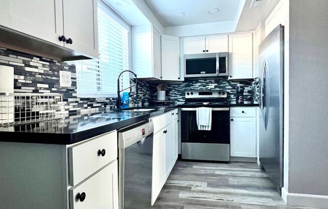FURNISHED Scottsdale 2/bed/2bath Townhome Pool-Side