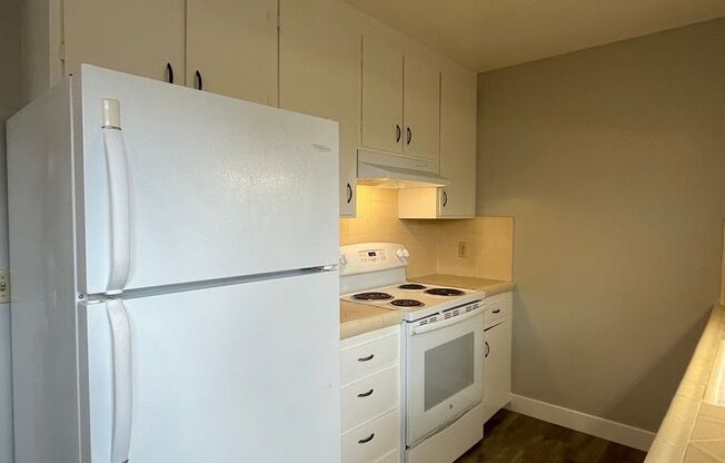 2 beds, 1 bath, $2,450, Unit 3977-2