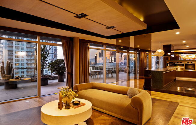 3 beds, 4 baths, 3,670 sqft, $15,000, Unit 2204