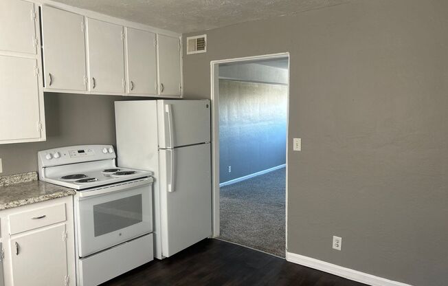 2 beds, 1 bath, 750 sqft, $1,070, Unit B06 1066 07