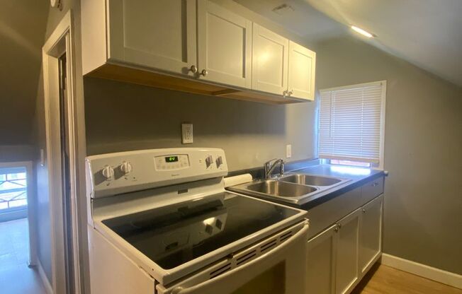 1 bed, 1 bath, 650 sqft, $725, Unit Unit 03