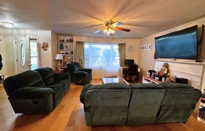 North Arlington 4BR, 2BA with Garage & Fenced Yard