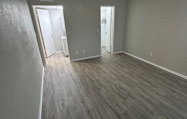 2 beds, 1 bath, 930 sqft, $1,149, Unit 015