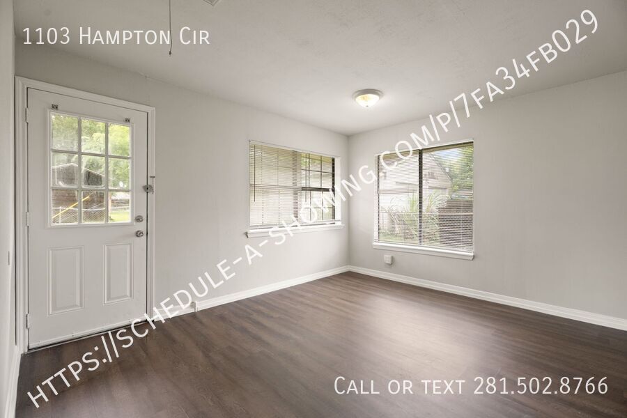 1103 HAMPTON CIR