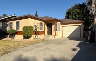 $3350  3BR/1BA LAKEWOOD HOME NEAR MALL