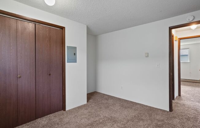 2 beds, 1 bath, $1,095, Unit 2522