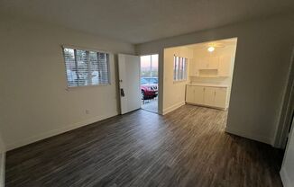 2 beds, 1 bath, $1,895, Unit # #B